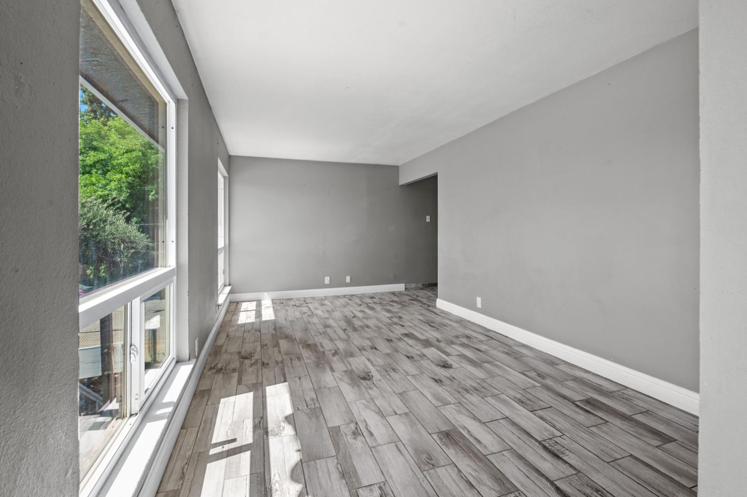 5 E Saginaw Way, Fresno, CA 93704