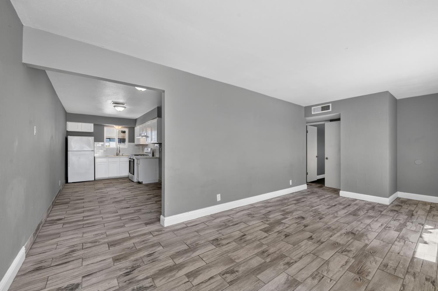 5 E Saginaw Way, Fresno, CA 93704