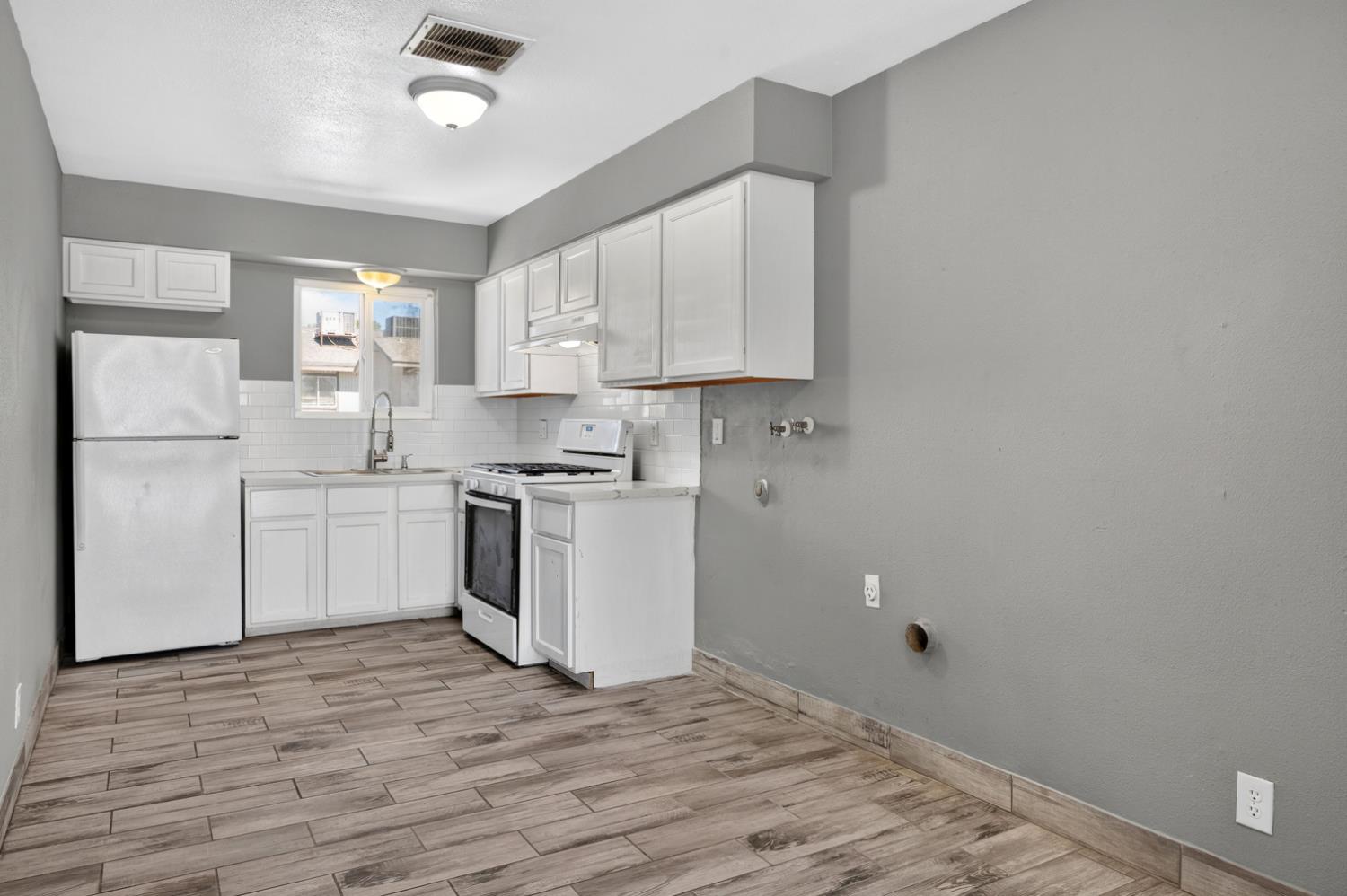5 E Saginaw Way, Fresno, CA 93704
