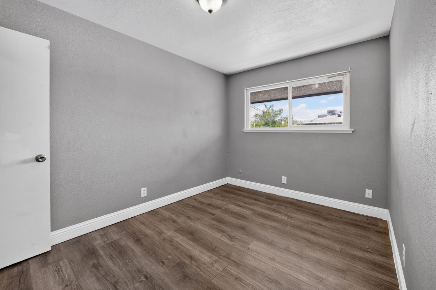 5 E Saginaw Way, Fresno, CA 93704
