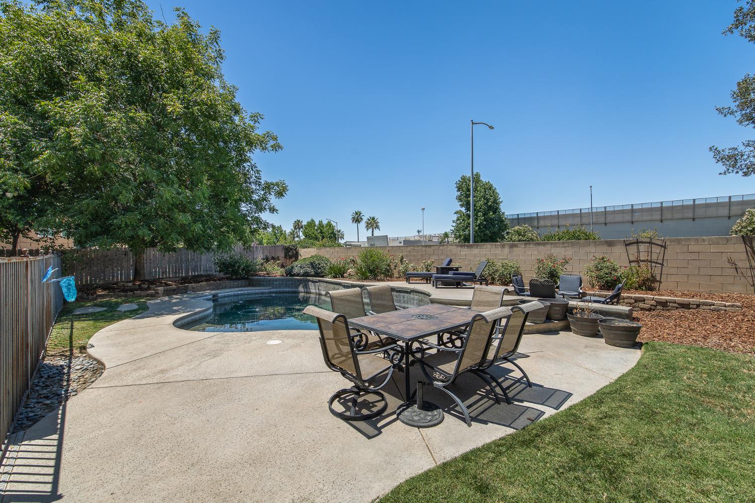 42 Chennault, Clovis, CA 93611