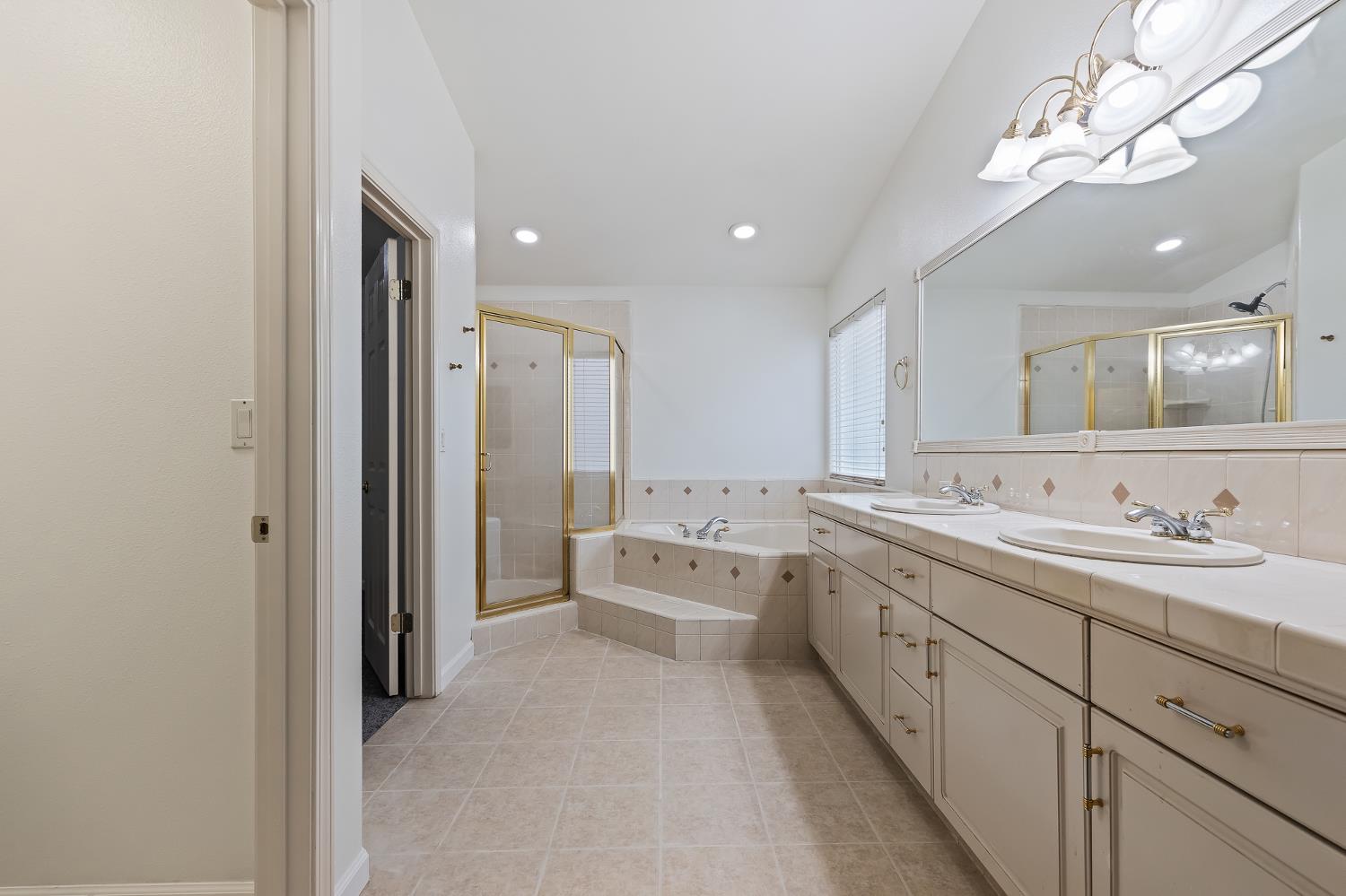 42 Chennault, Clovis, CA 93611