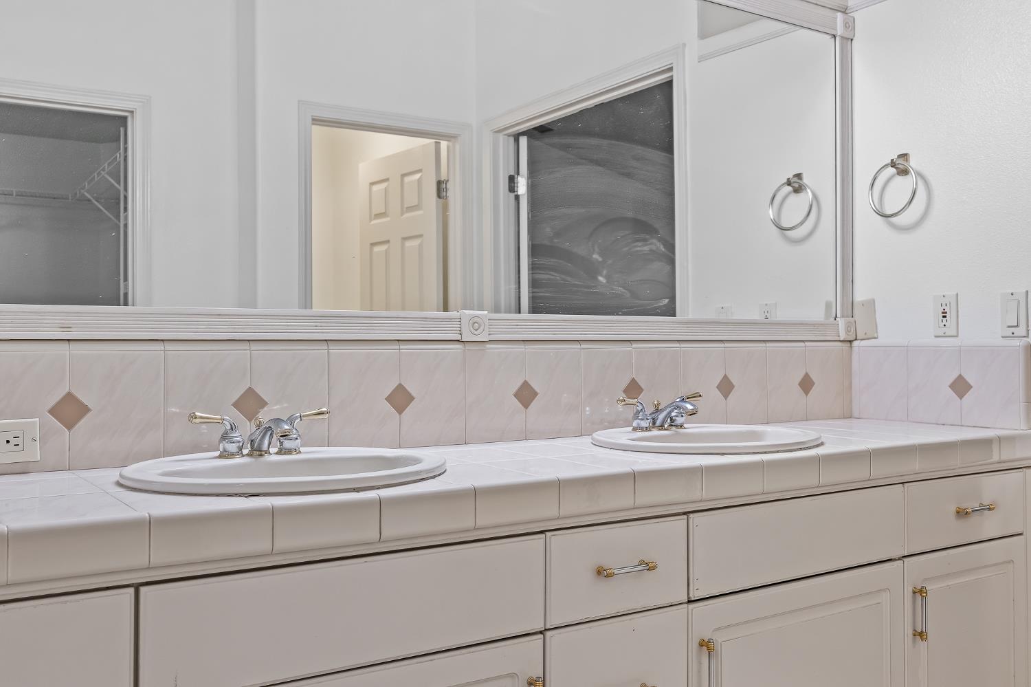 42 Chennault, Clovis, CA 93611