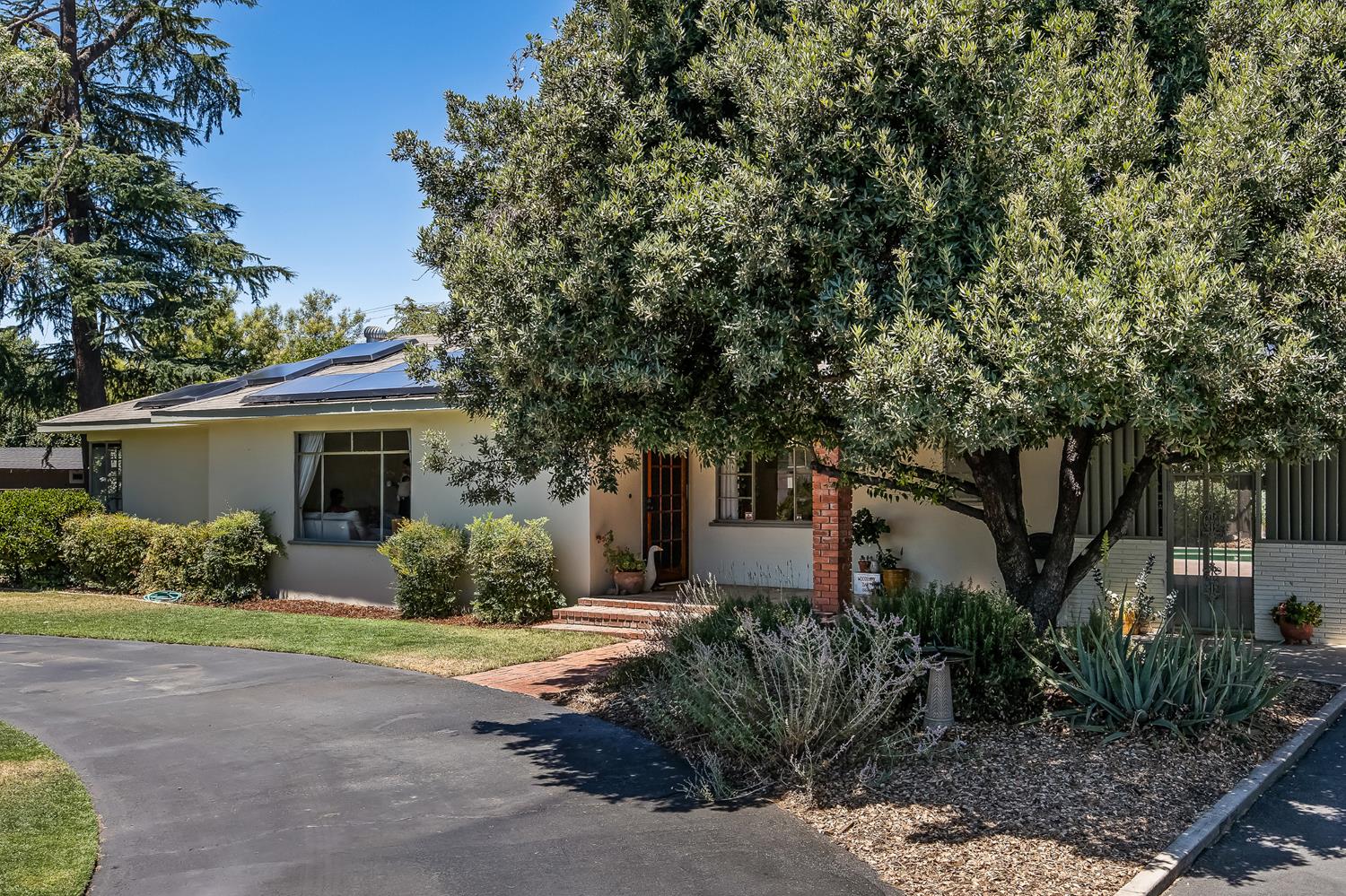 5789 E Park Circle Drive., Fresno, CA 93727