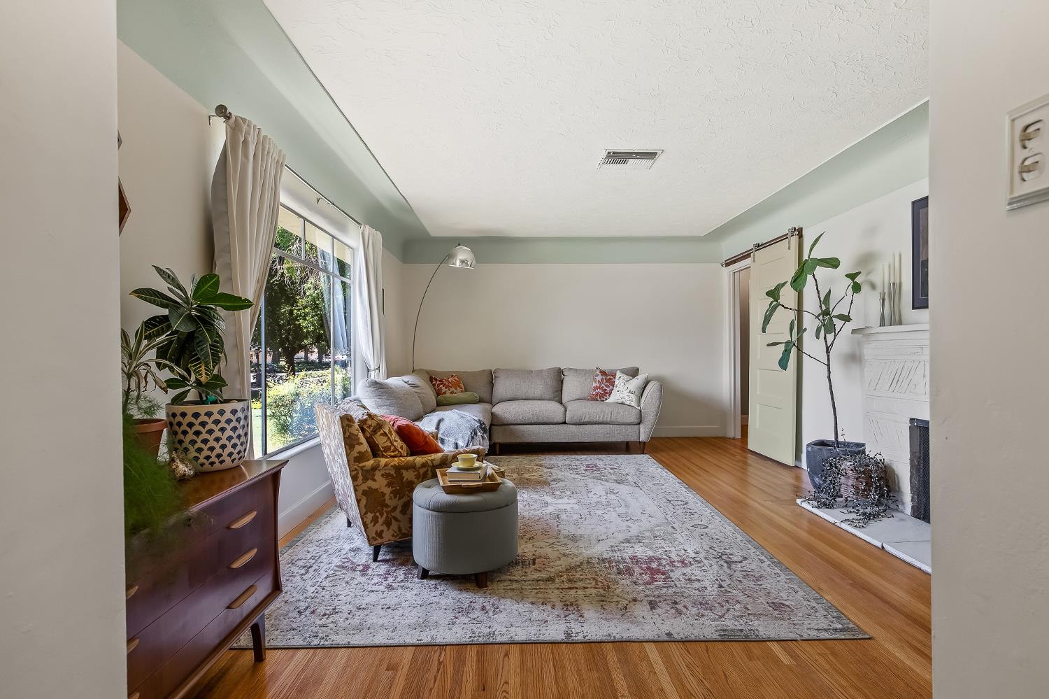 5789 E Park Circle Drive., Fresno, CA 93727