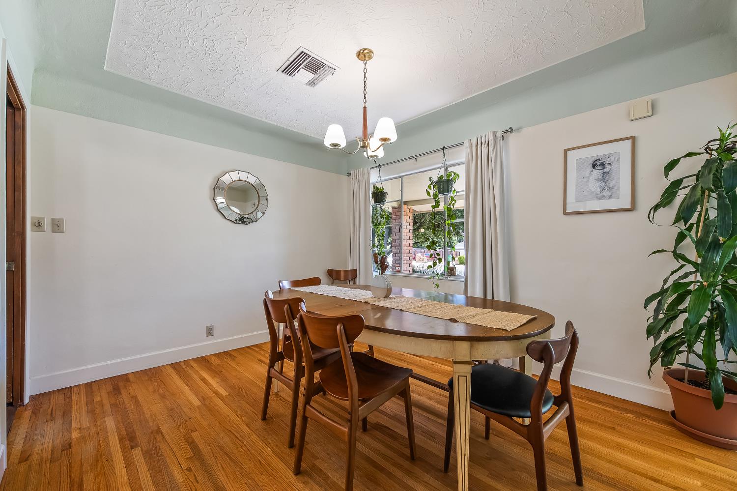 5789 E Park Circle Drive., Fresno, CA 93727