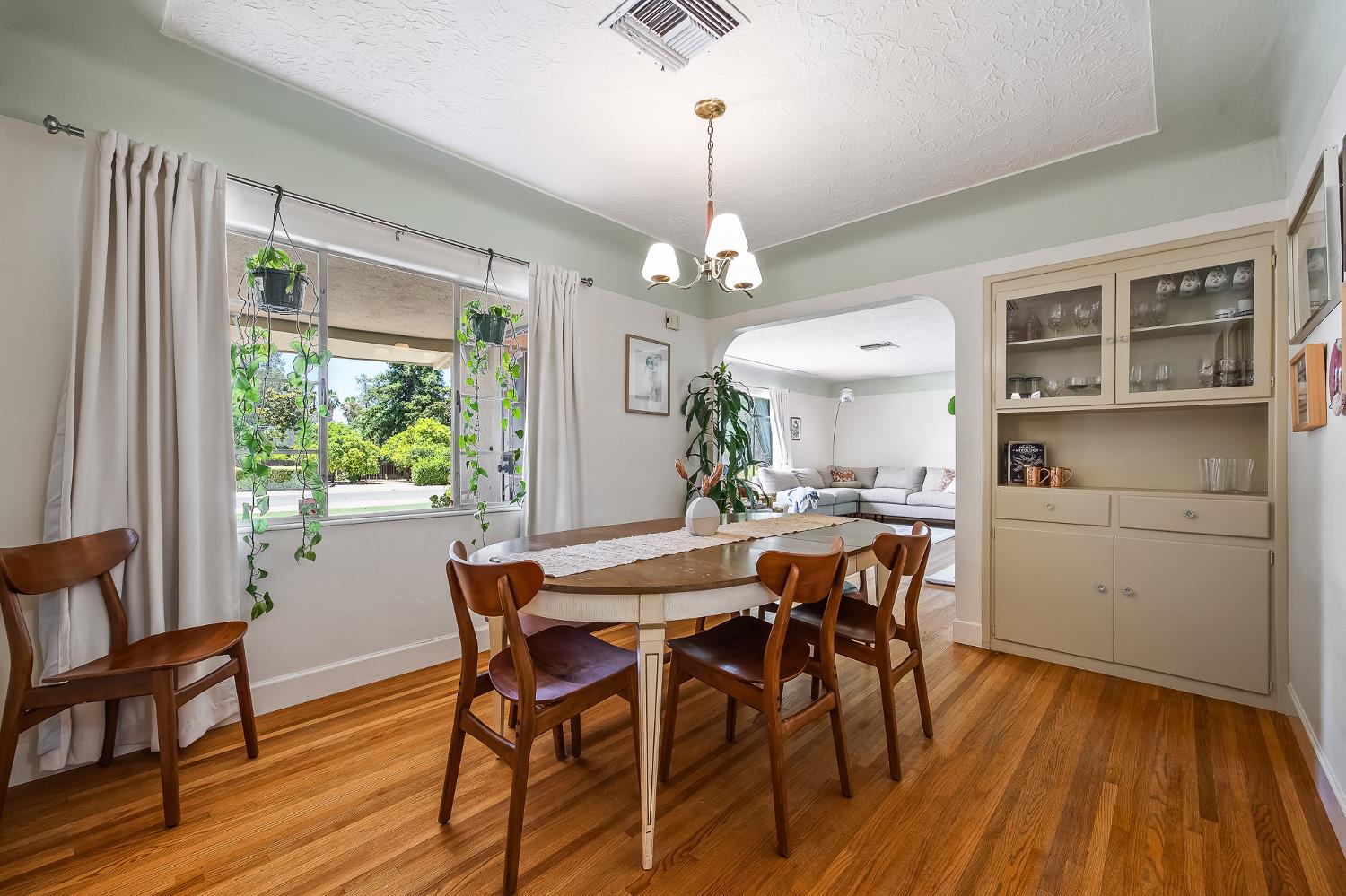 5789 E Park Circle Drive., Fresno, CA 93727