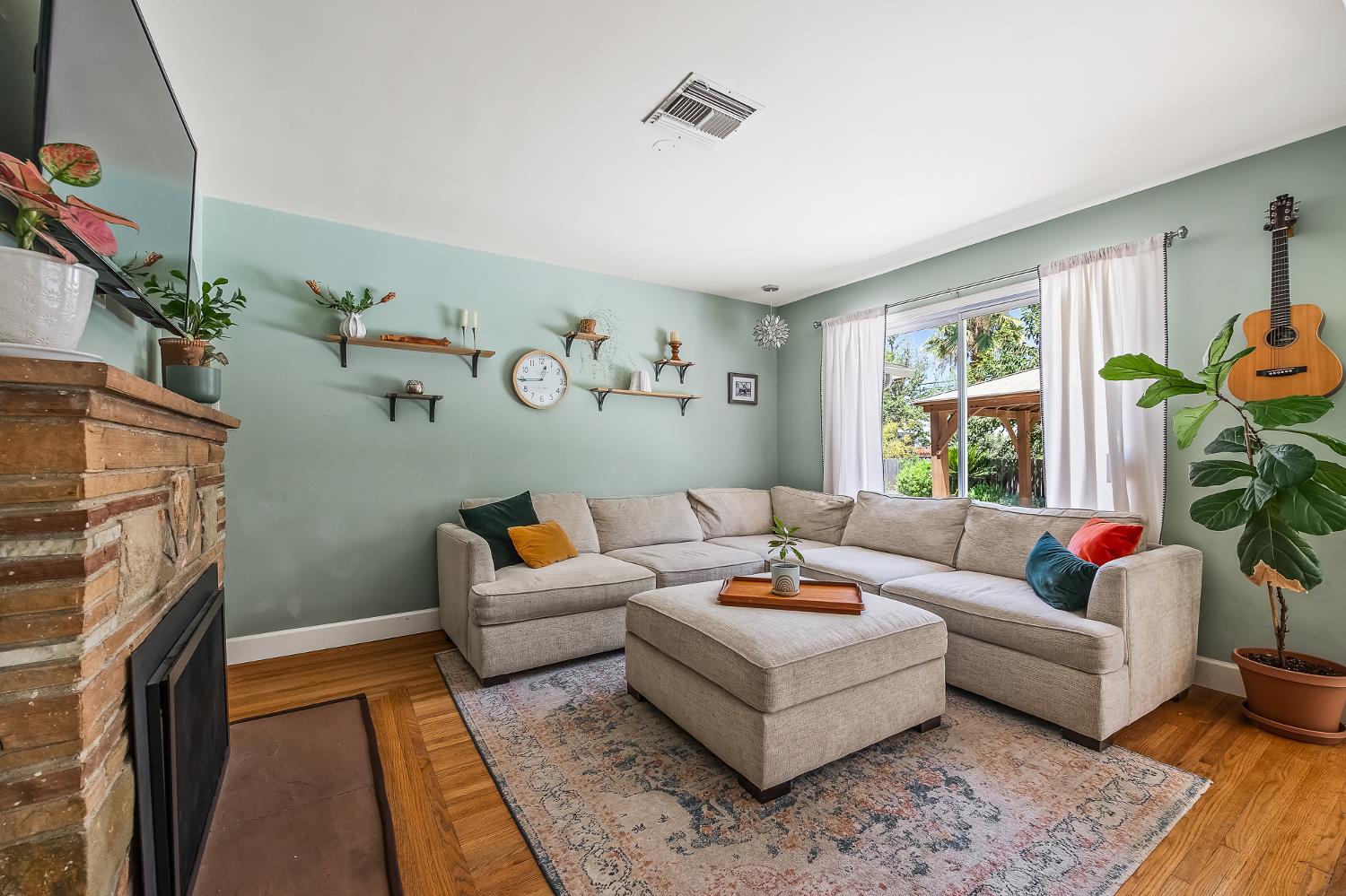 5789 E Park Circle Drive., Fresno, CA 93727