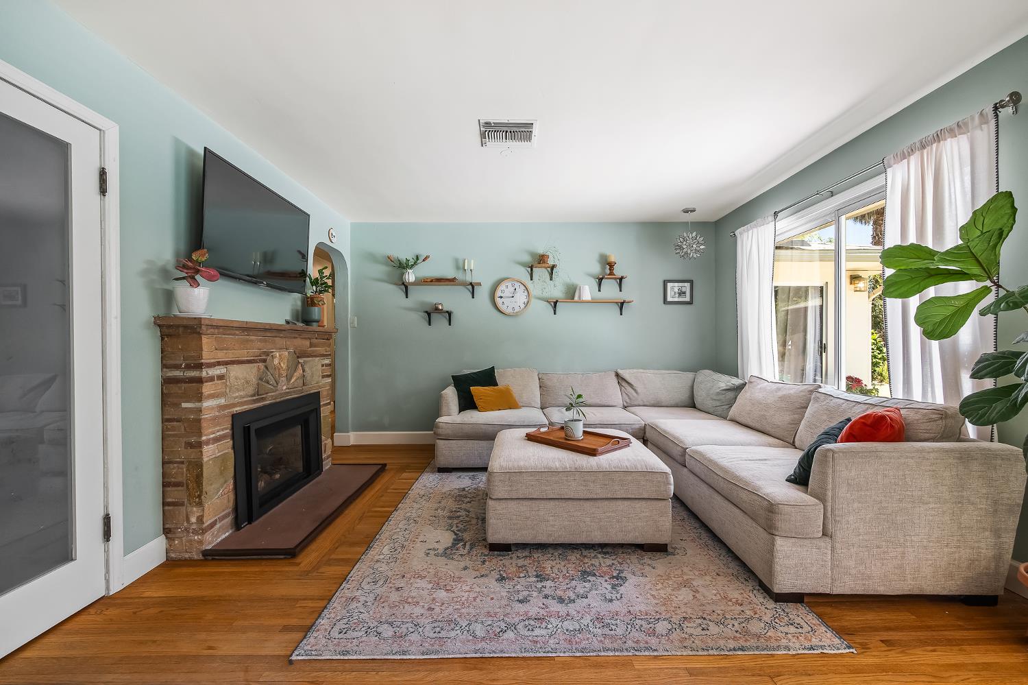 5789 E Park Circle Drive., Fresno, CA 93727
