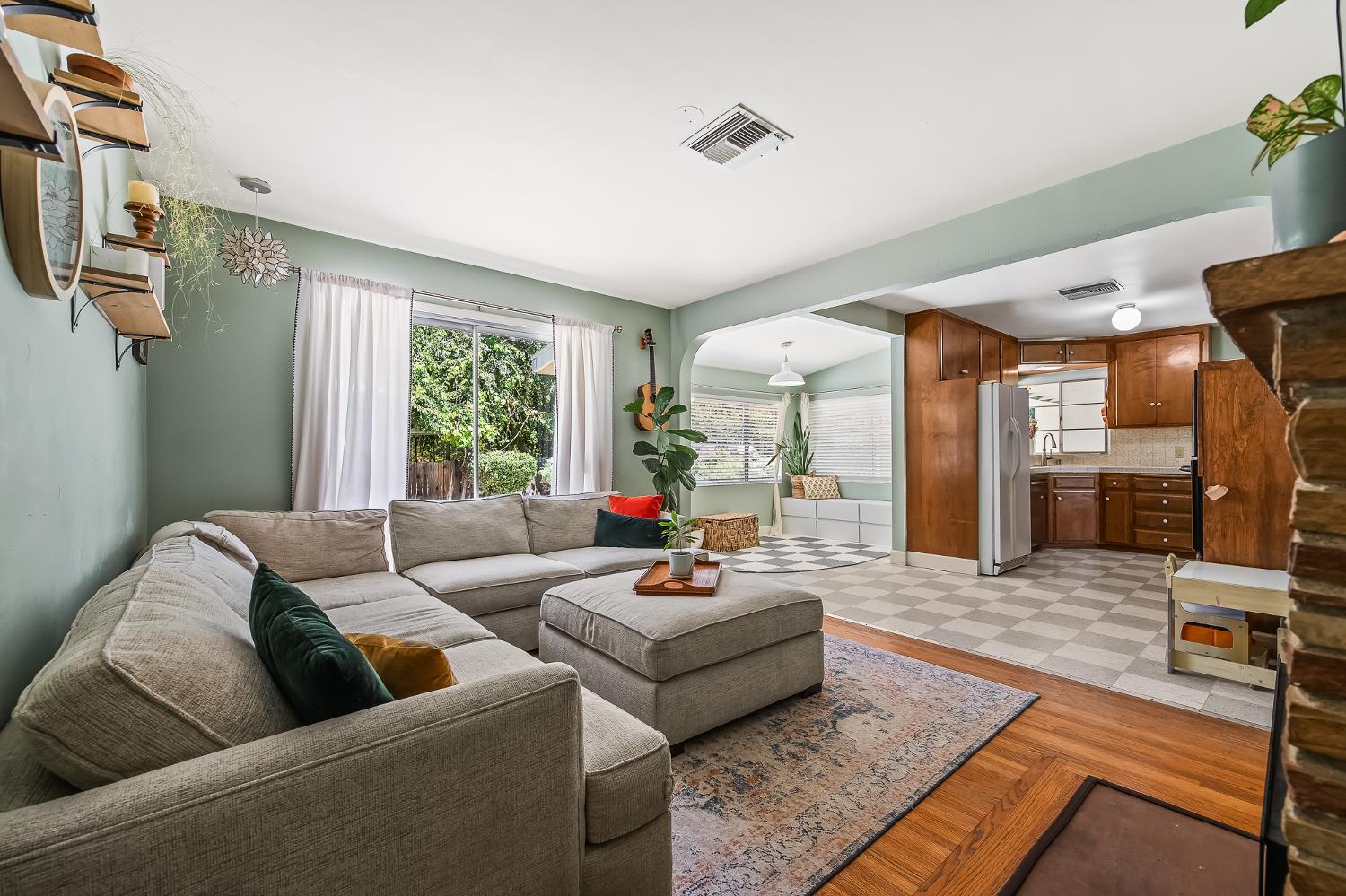 5789 E Park Circle Drive., Fresno, CA 93727