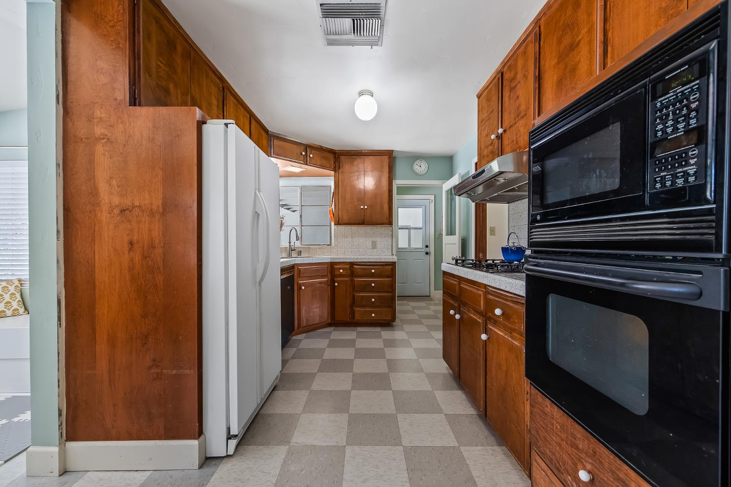5789 E Park Circle Drive., Fresno, CA 93727