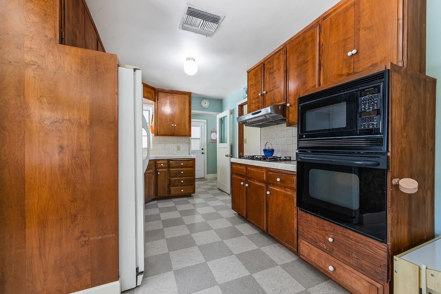 5789 E Park Circle Drive., Fresno, CA 93727