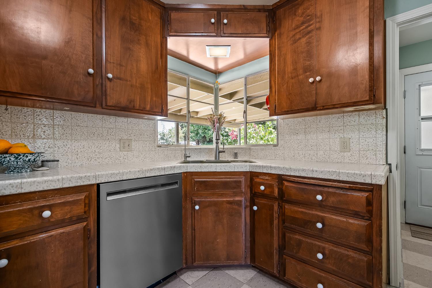 5789 E Park Circle Drive., Fresno, CA 93727