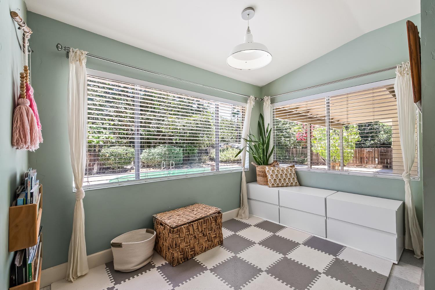 5789 E Park Circle Drive., Fresno, CA 93727