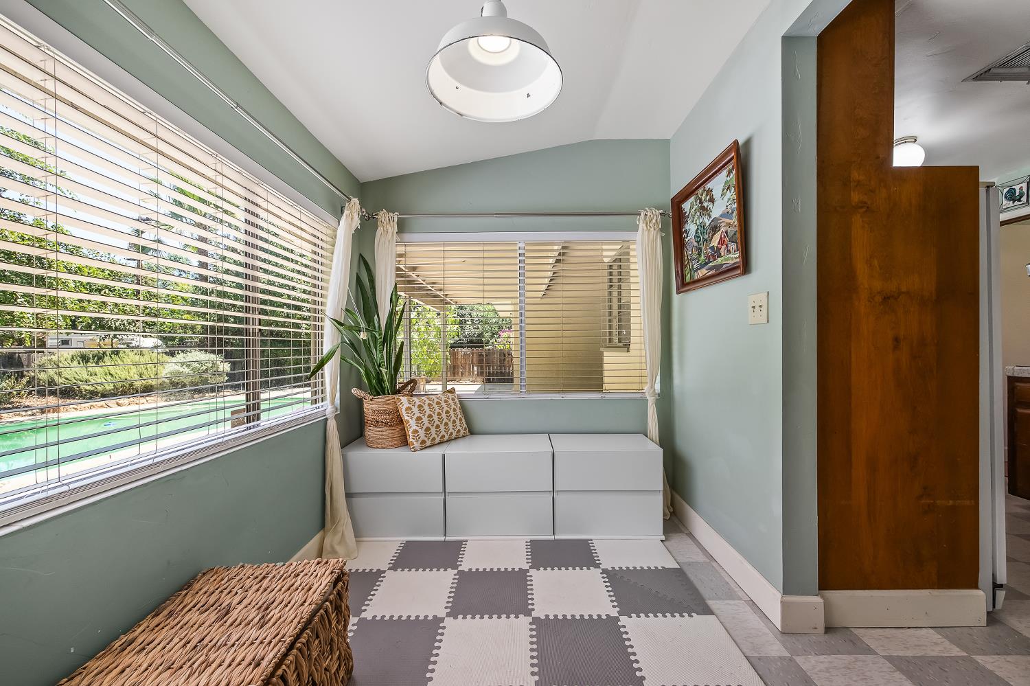 5789 E Park Circle Drive., Fresno, CA 93727