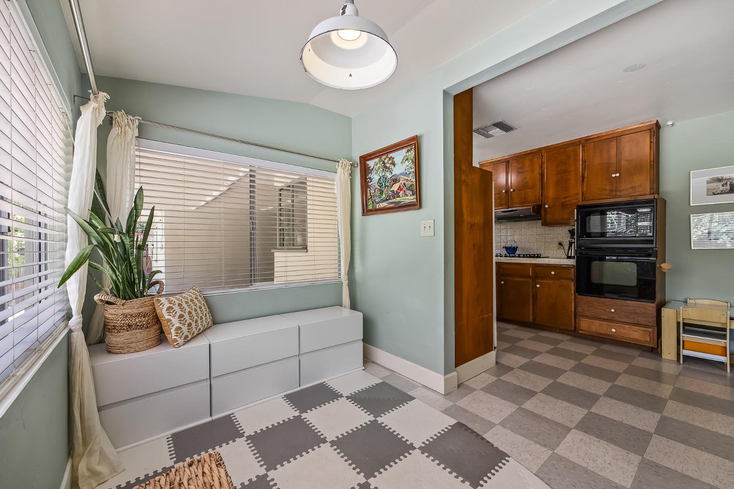 5789 E Park Circle Drive., Fresno, CA 93727