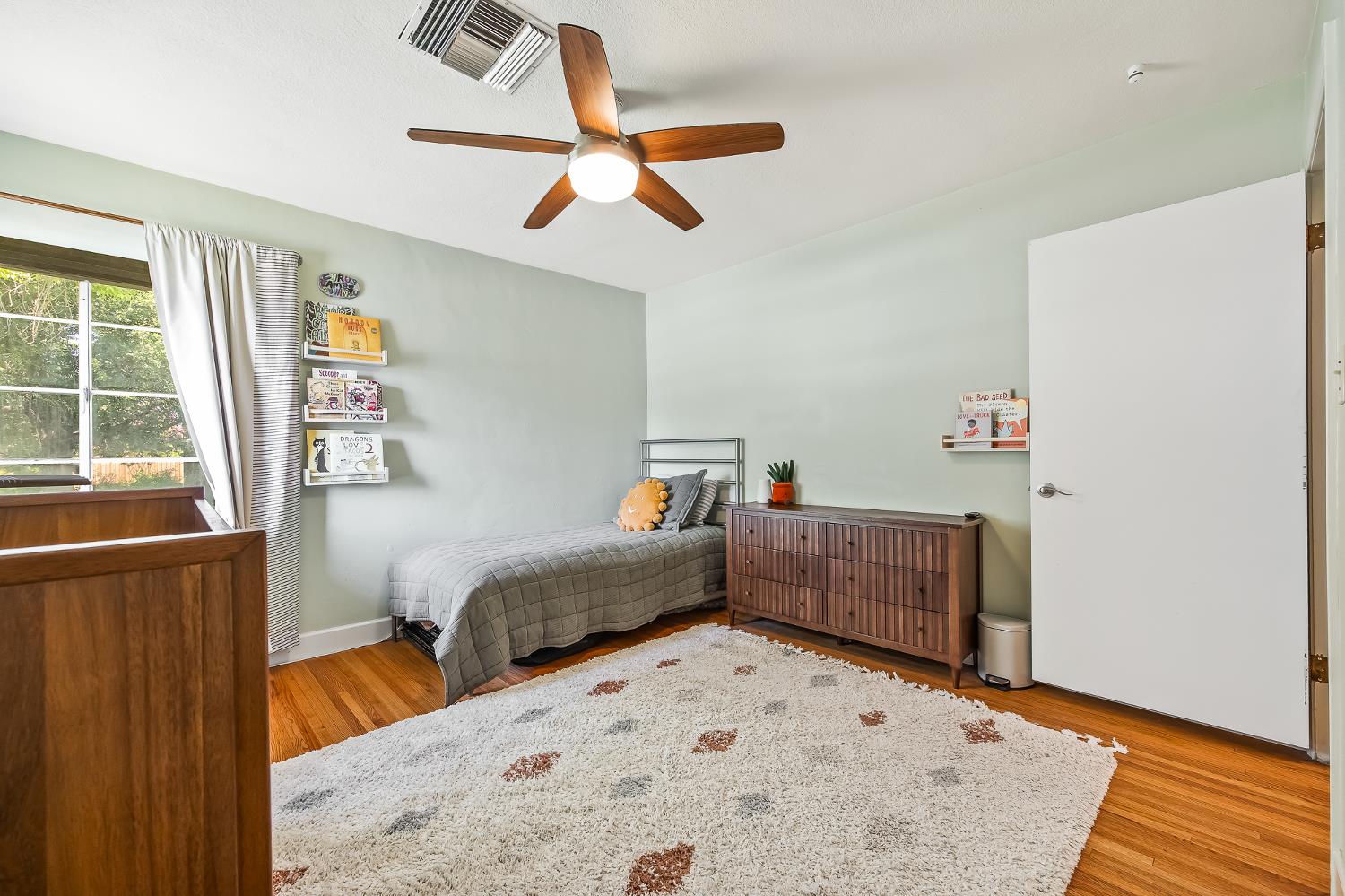 5789 E Park Circle Drive., Fresno, CA 93727
