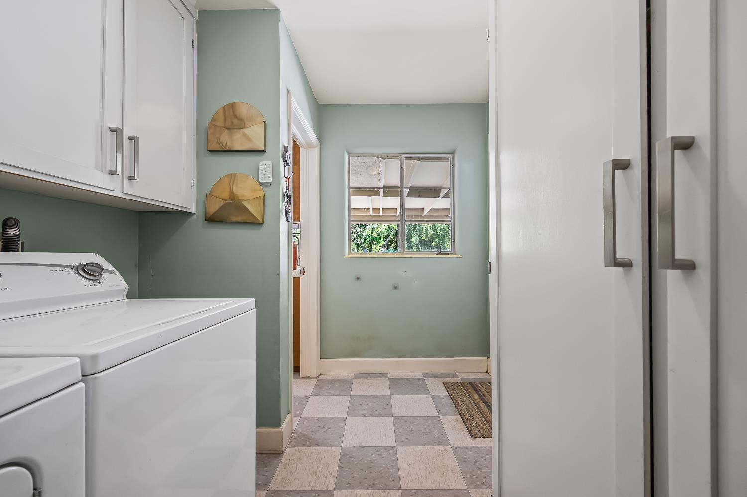 5789 E Park Circle Drive., Fresno, CA 93727