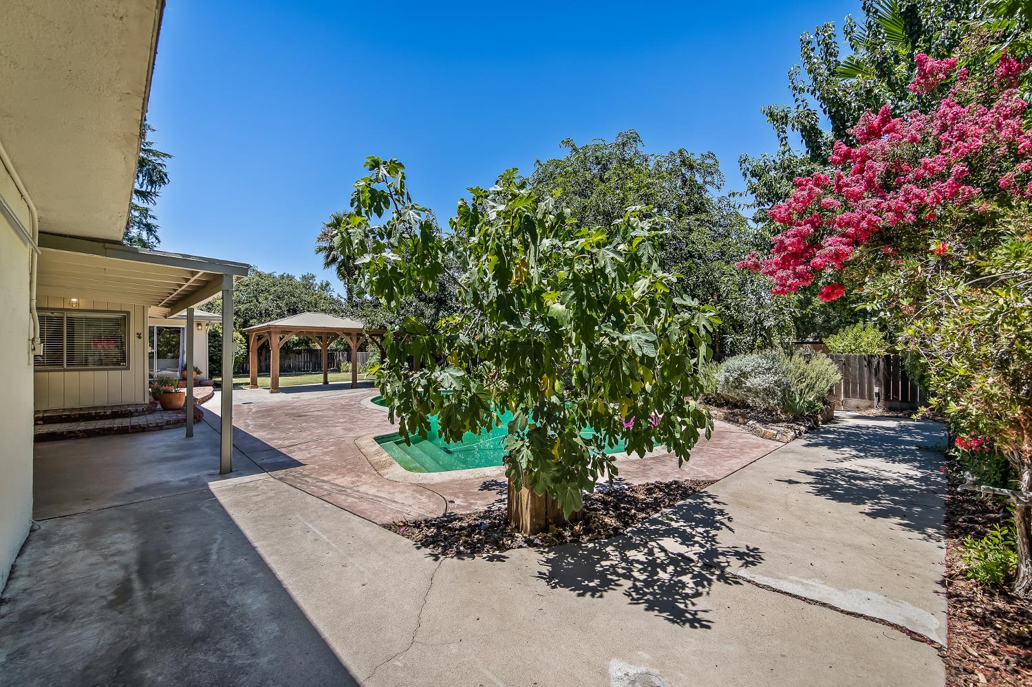 5789 E Park Circle Drive., Fresno, CA 93727