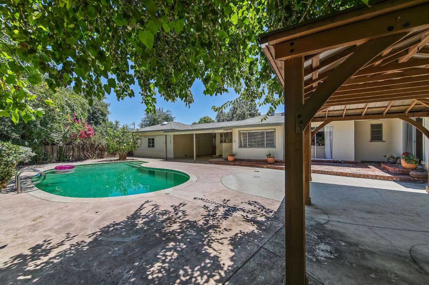 5789 E Park Circle Drive., Fresno, CA 93727