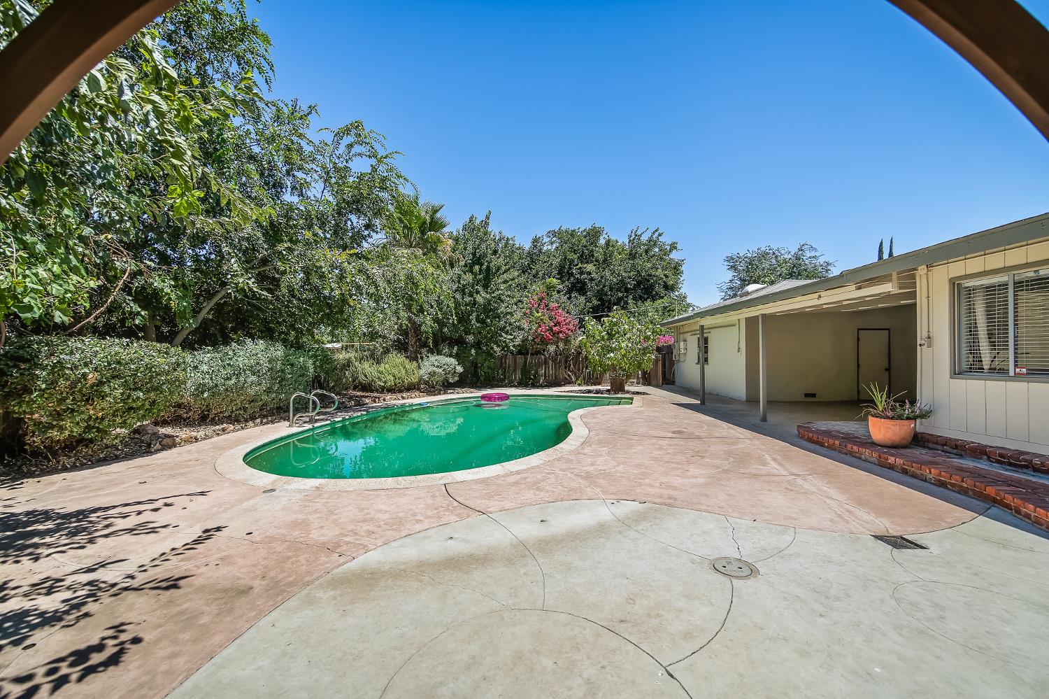 5789 E Park Circle Drive., Fresno, CA 93727