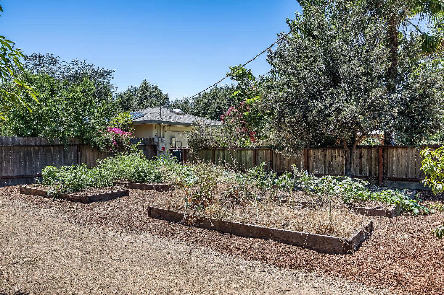 5789 E Park Circle Drive., Fresno, CA 93727
