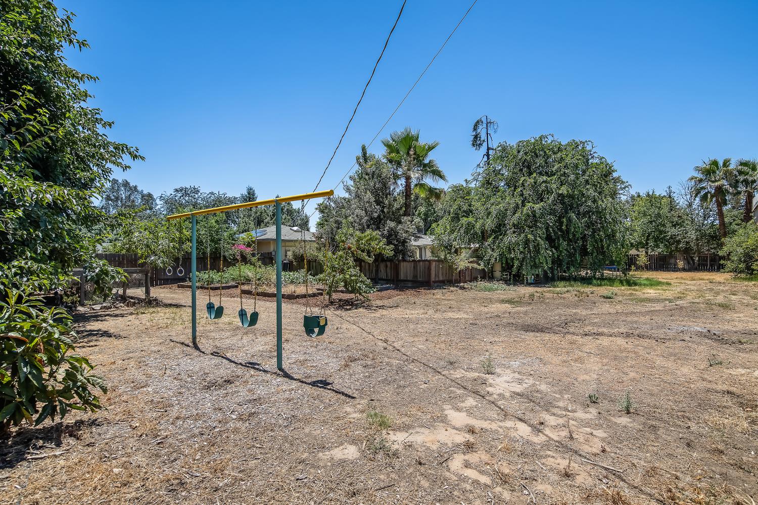 5789 E Park Circle Drive., Fresno, CA 93727