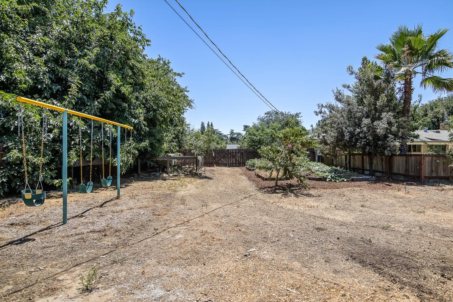 5789 E Park Circle Drive., Fresno, CA 93727