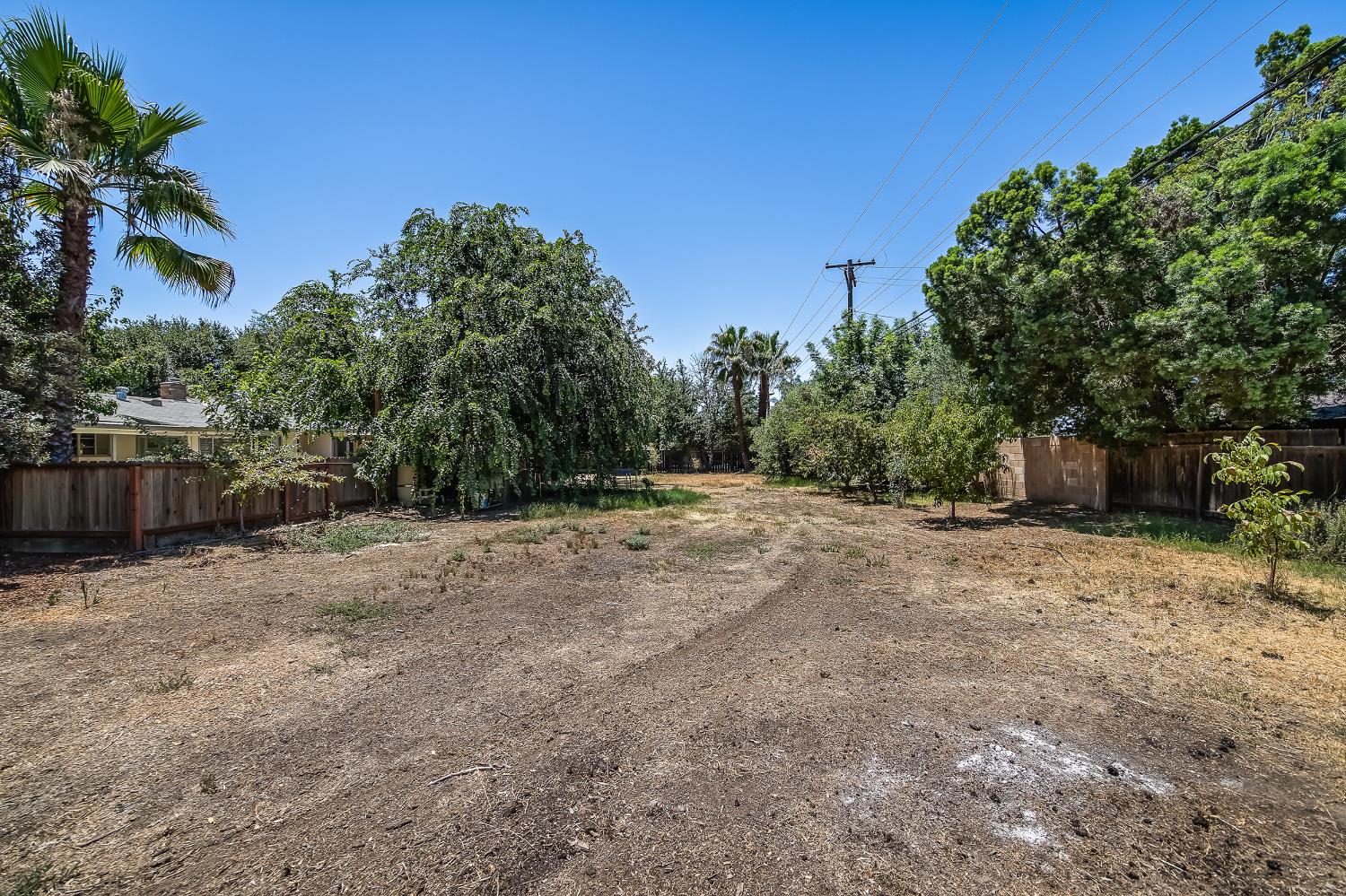 5789 E Park Circle Drive., Fresno, CA 93727