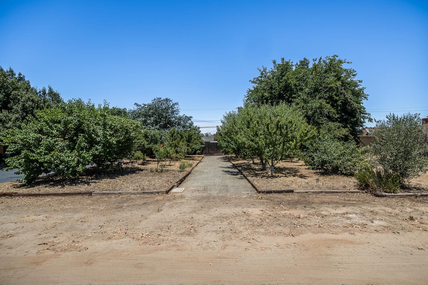 5789 E Park Circle Drive., Fresno, CA 93727
