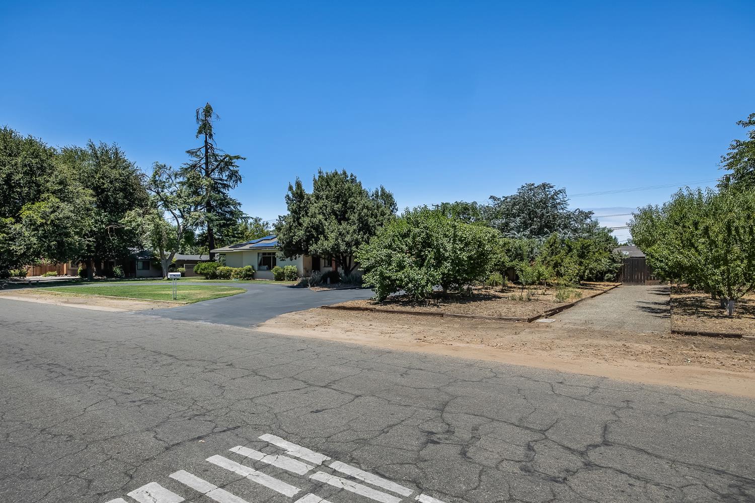 5789 E Park Circle Drive., Fresno, CA 93727