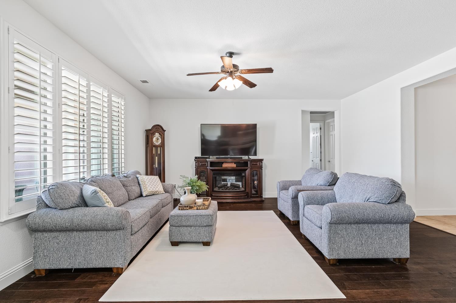 3863 Serena Ave, Clovis, CA 93619