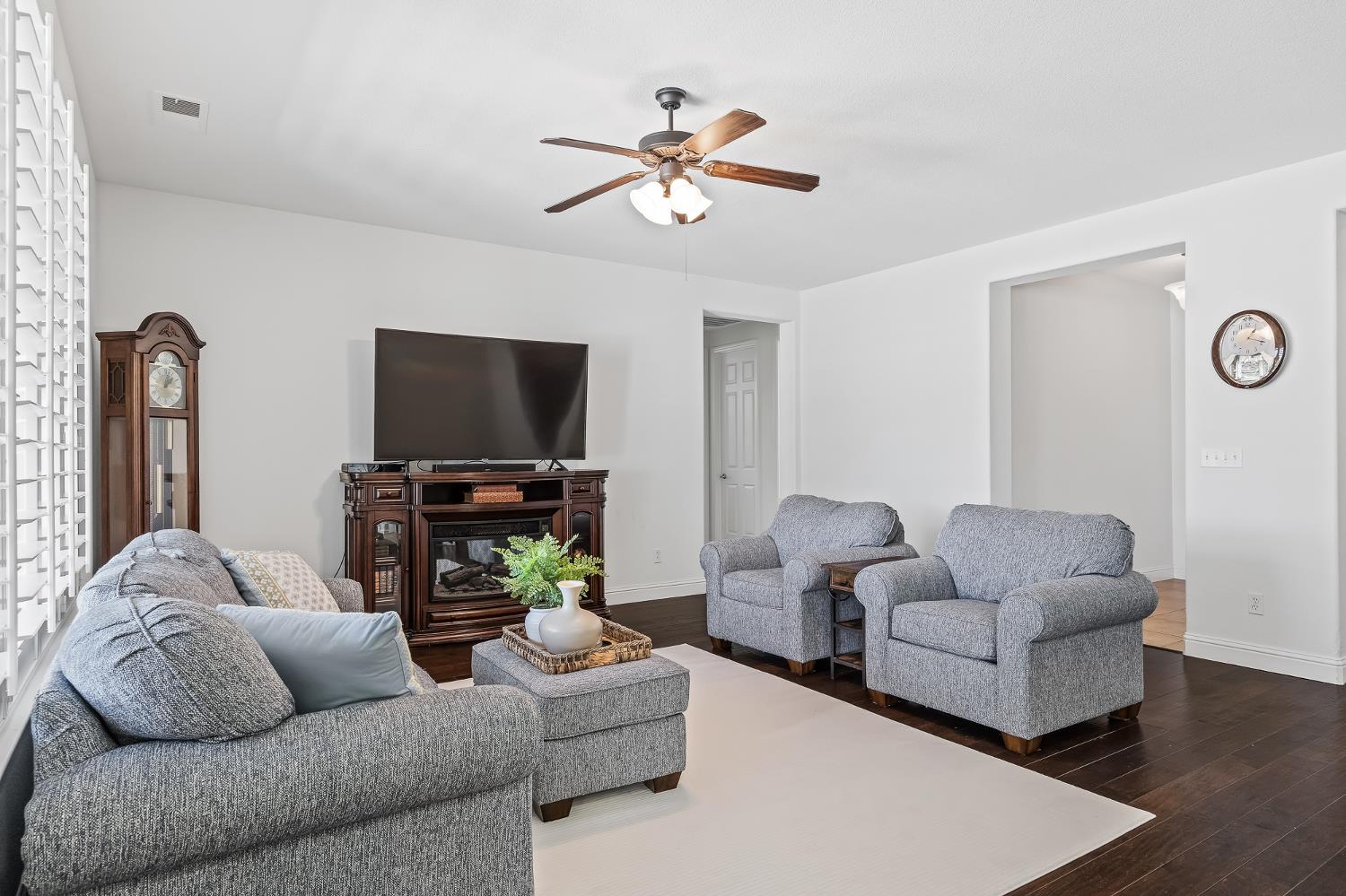 3863 Serena Ave, Clovis, CA 93619