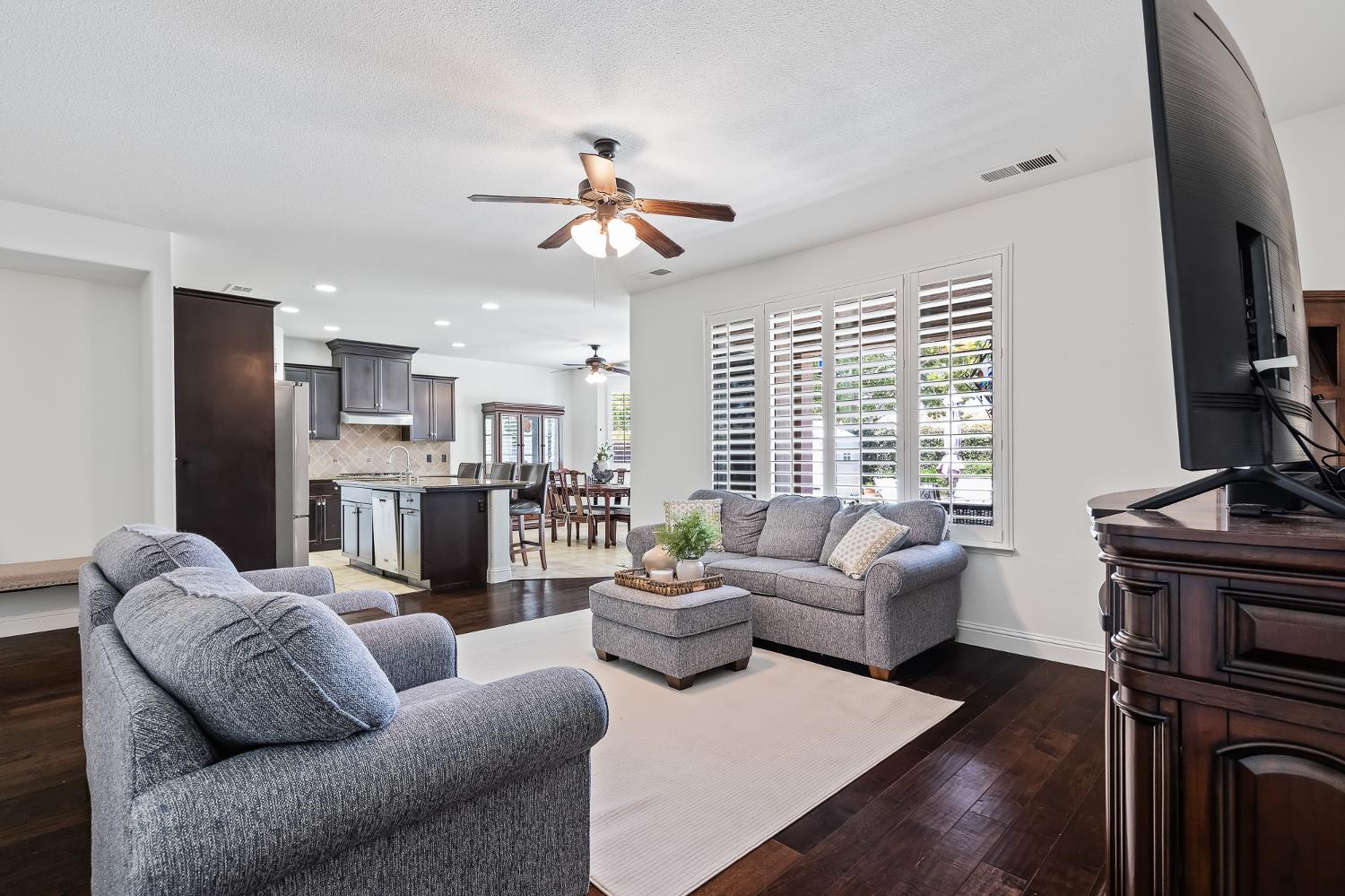 3863 Serena Ave, Clovis, CA 93619