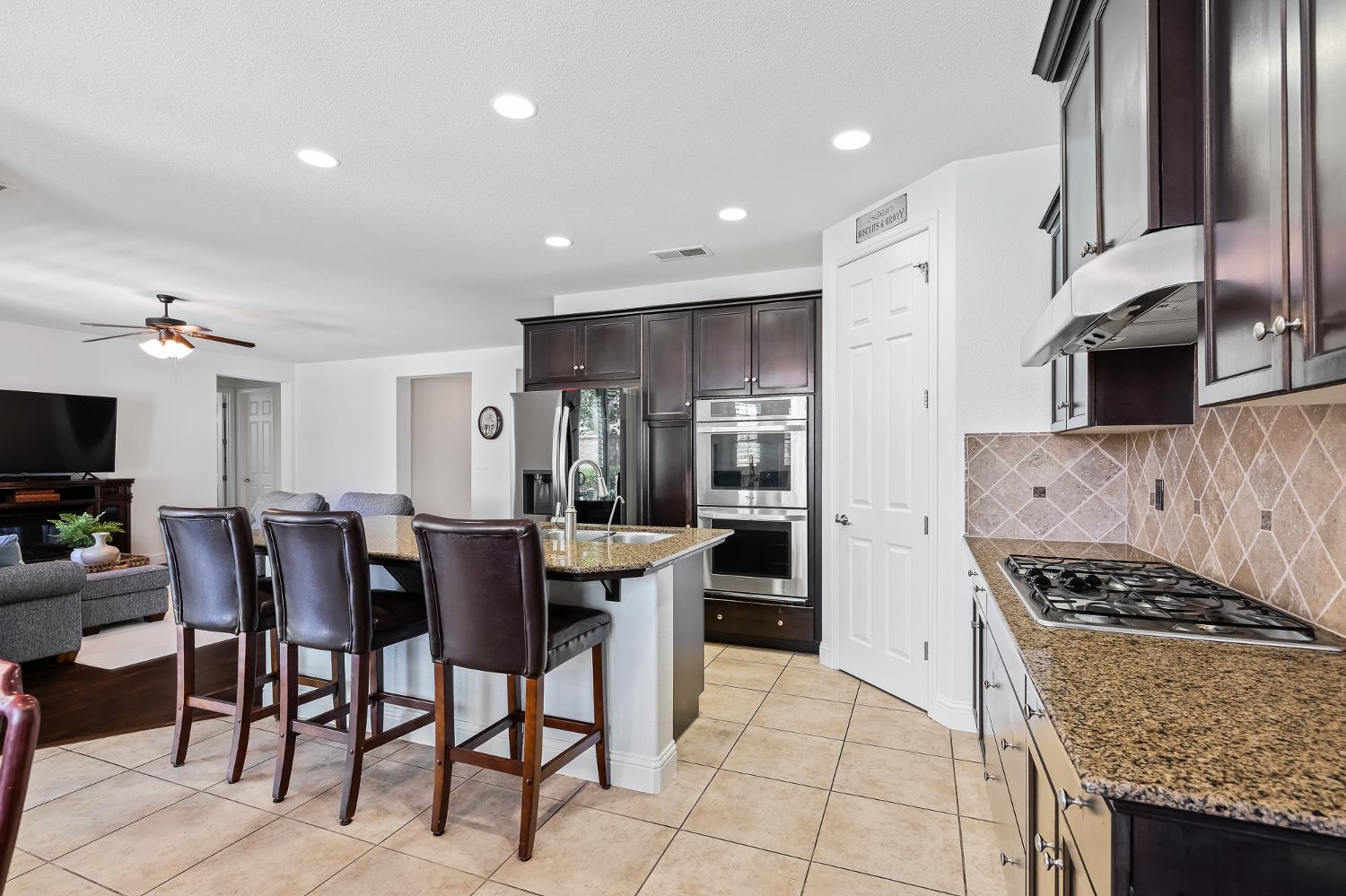 3863 Serena Ave, Clovis, CA 93619