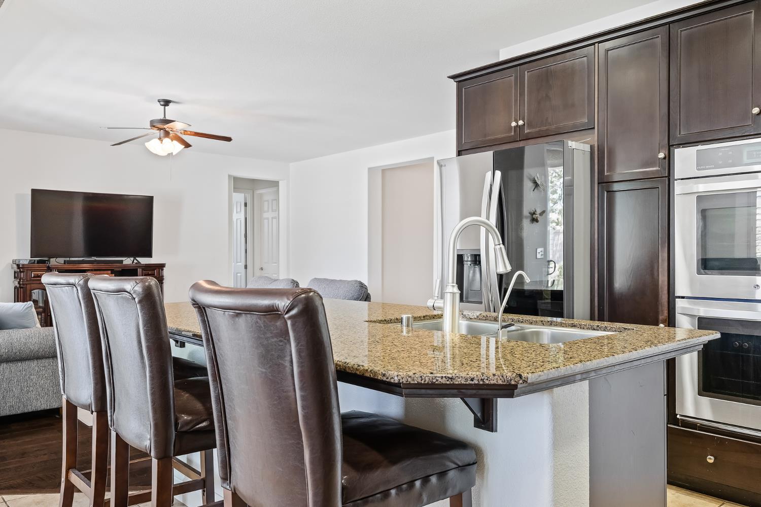 3863 Serena Ave, Clovis, CA 93619
