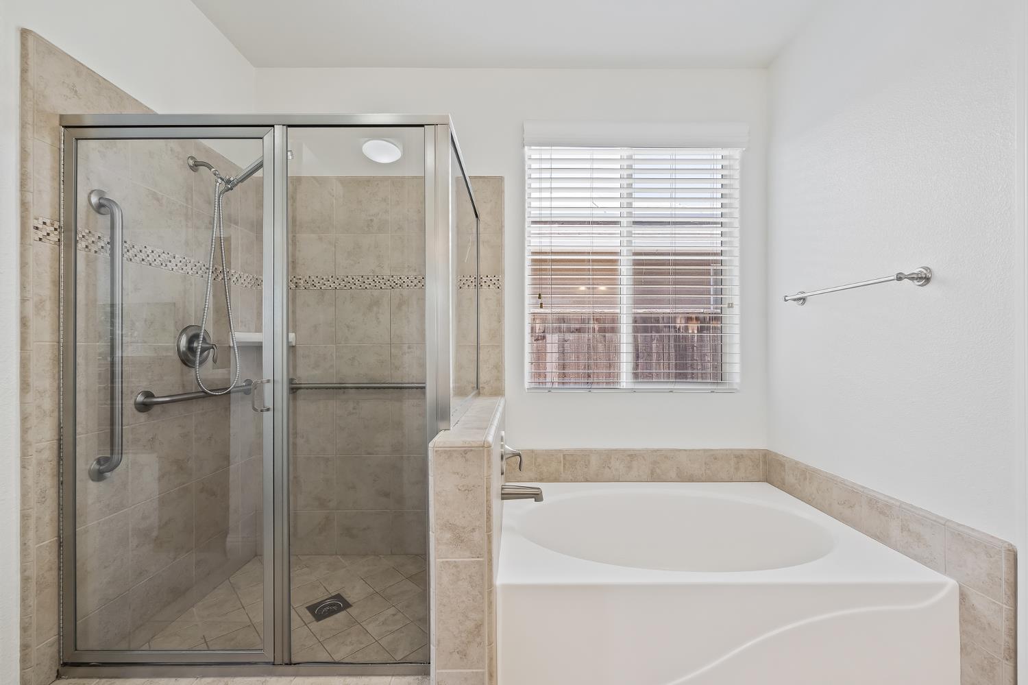 3863 Serena Ave, Clovis, CA 93619