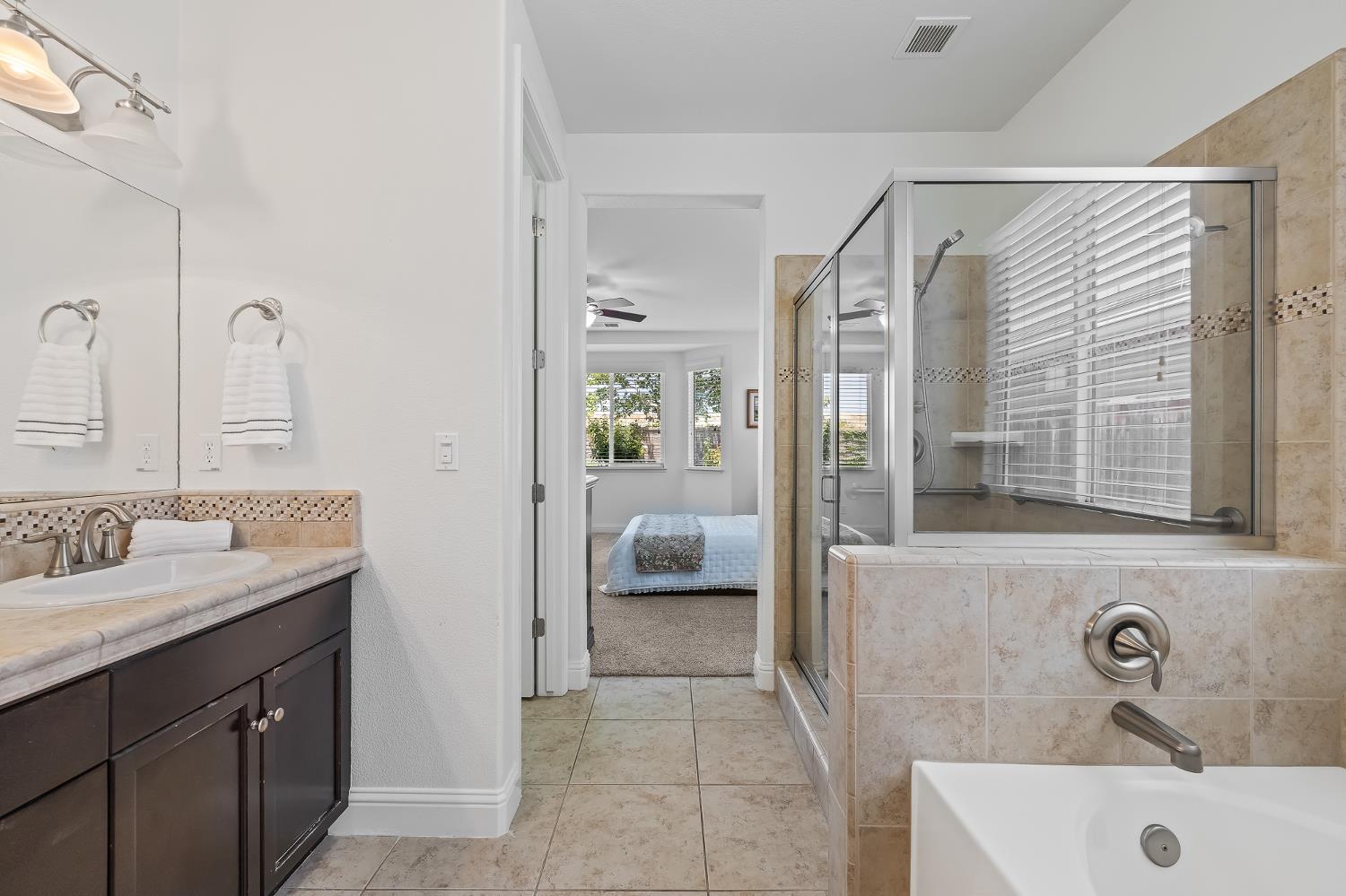 3863 Serena Ave, Clovis, CA 93619