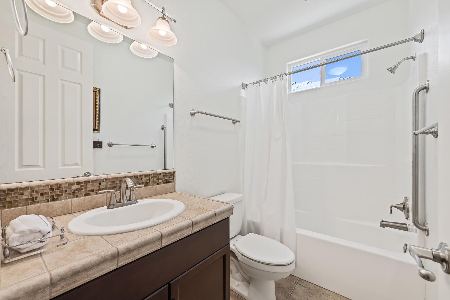3863 Serena Ave, Clovis, CA 93619
