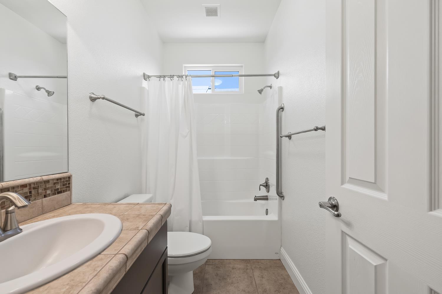 3863 Serena Ave, Clovis, CA 93619