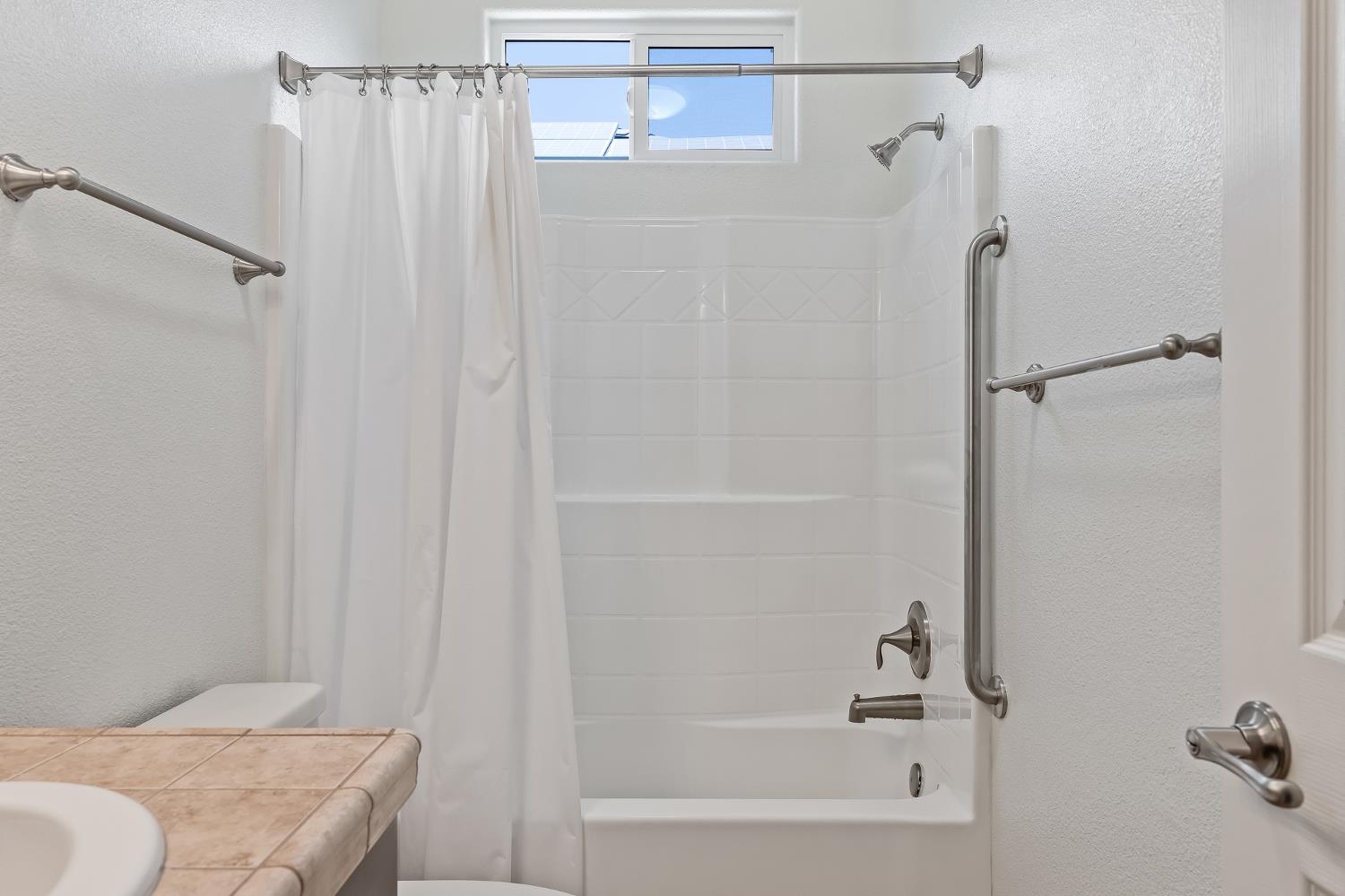 3863 Serena Ave, Clovis, CA 93619