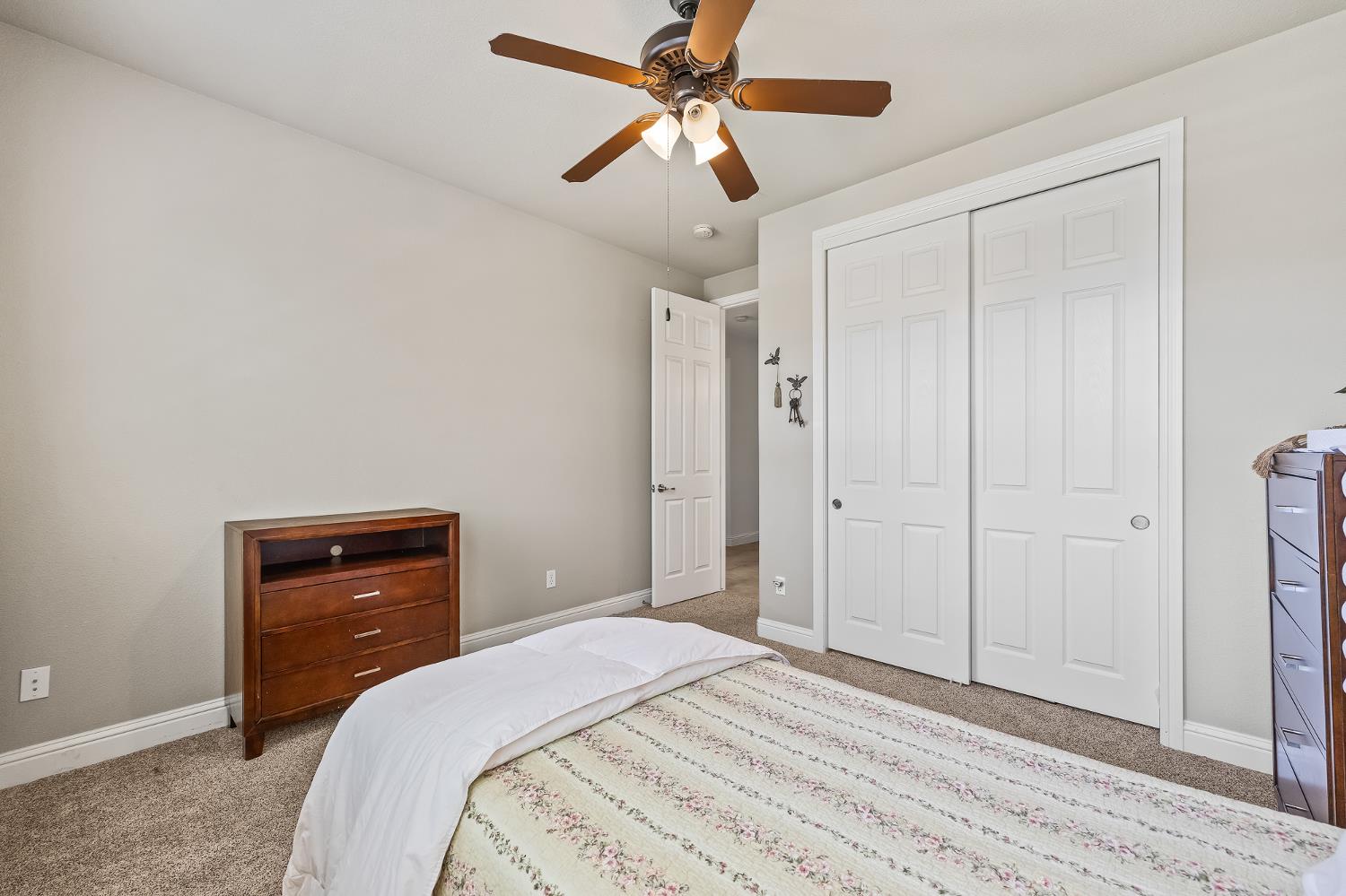 3863 Serena Ave, Clovis, CA 93619