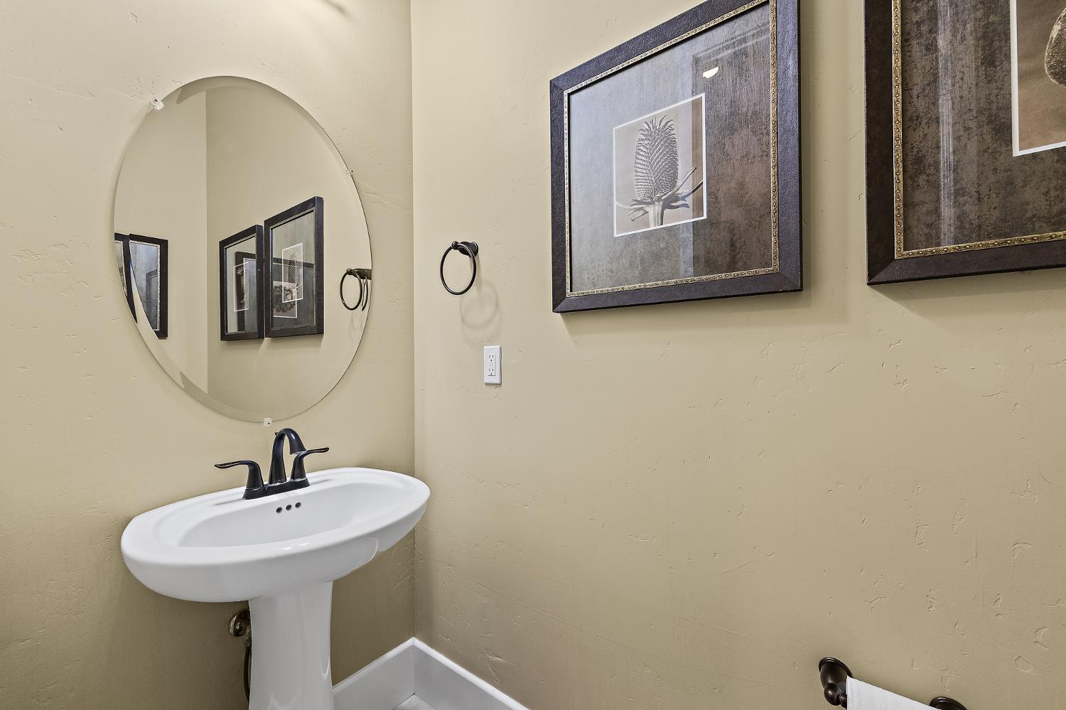 3225 Lexington, Clovis, CA 93619