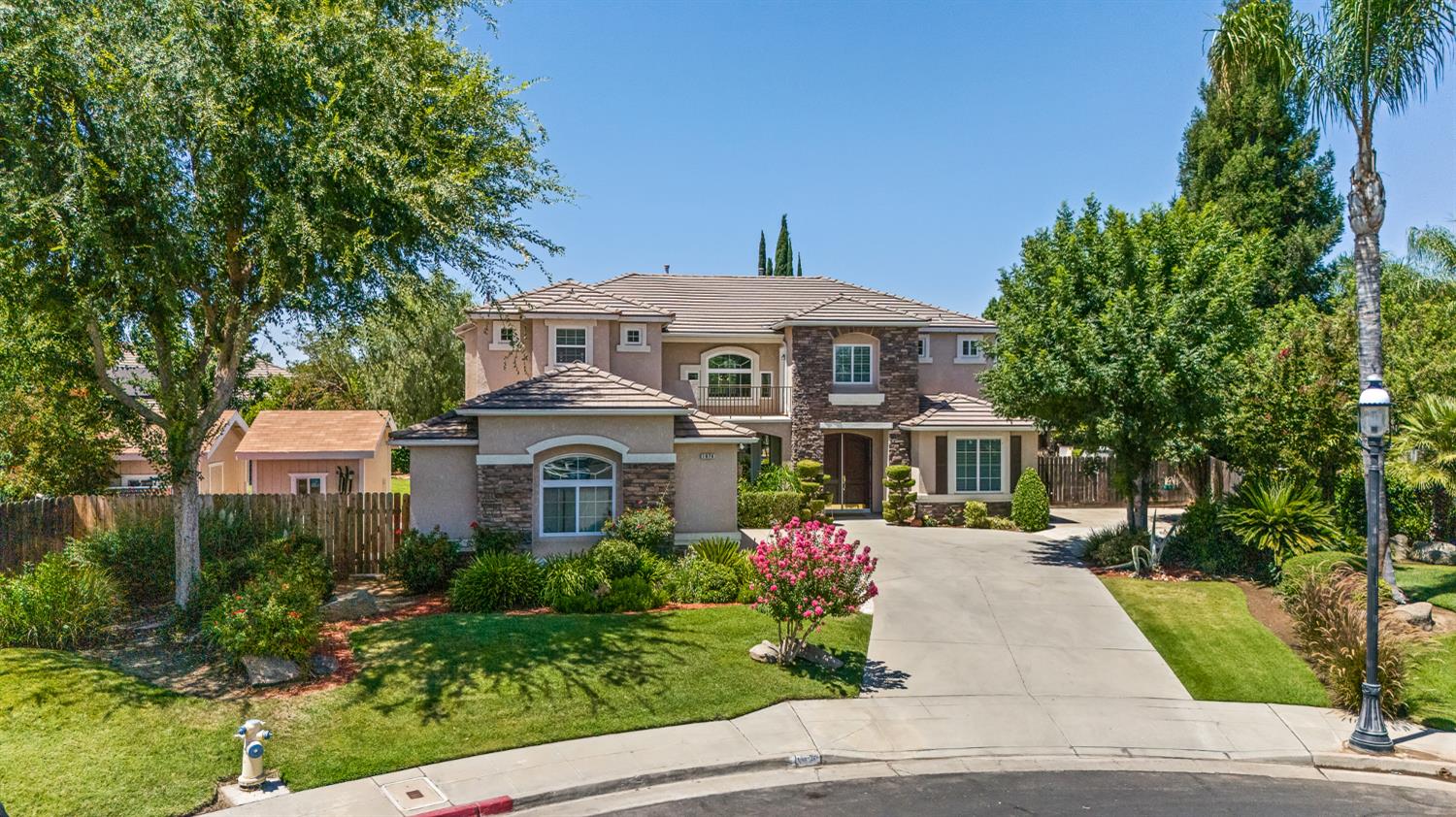 1876 N Jasmine, Clovis, CA 93619