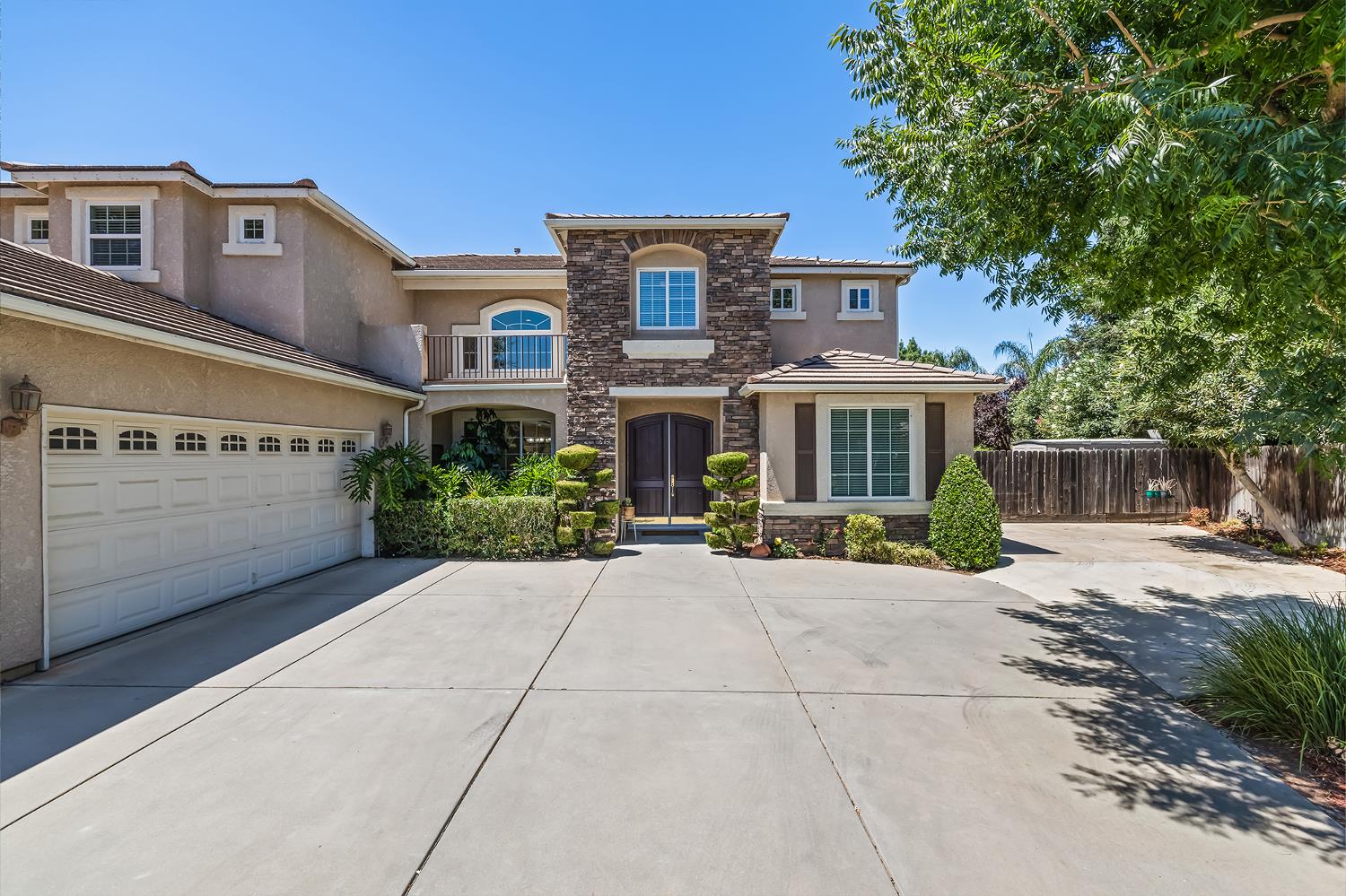 1876 N Jasmine, Clovis, CA 93619