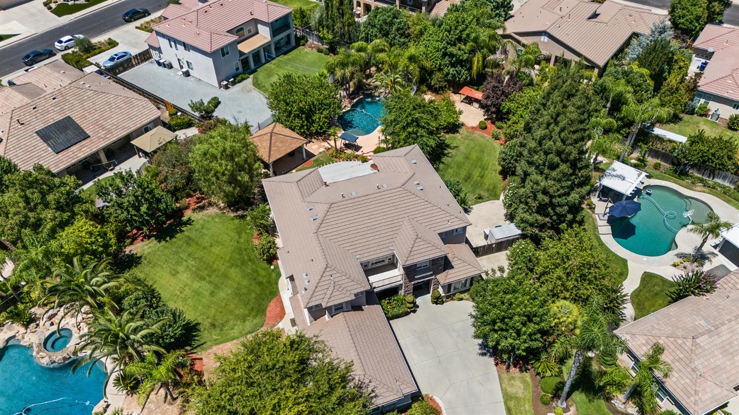 1876 N Jasmine, Clovis, CA 93619