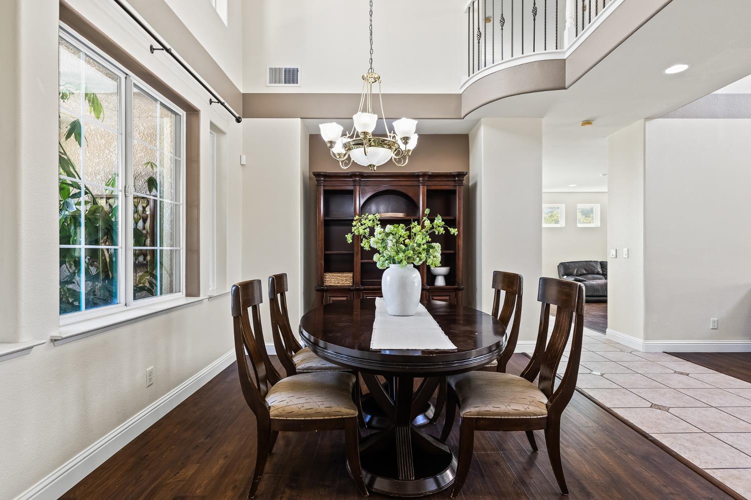 1876 N Jasmine, Clovis, CA 93619