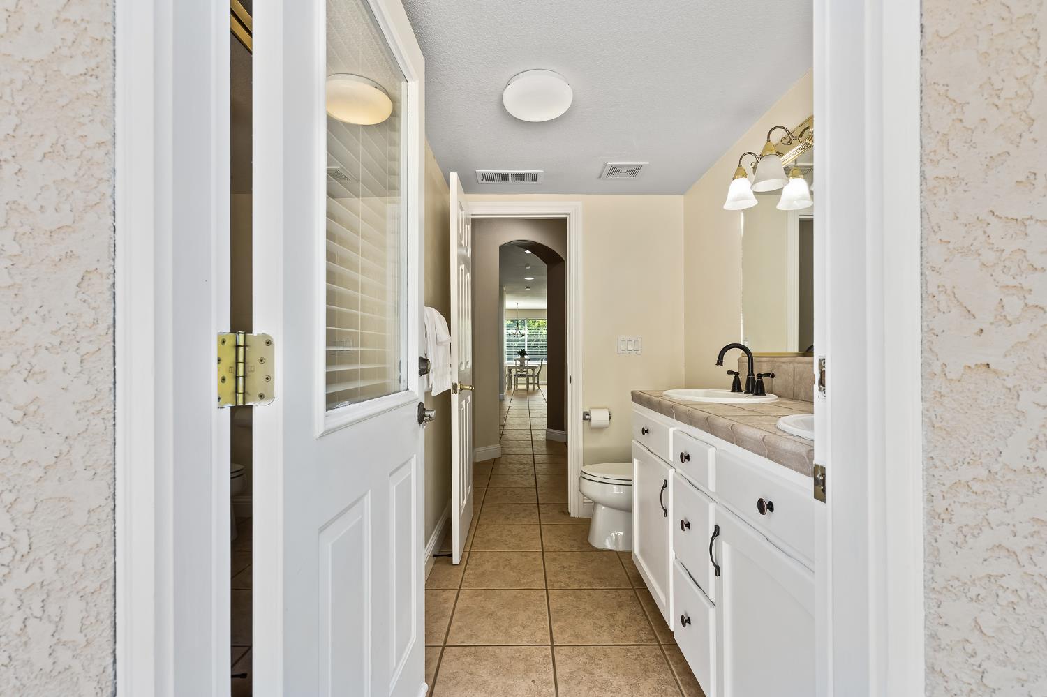 1876 N Jasmine, Clovis, CA 93619