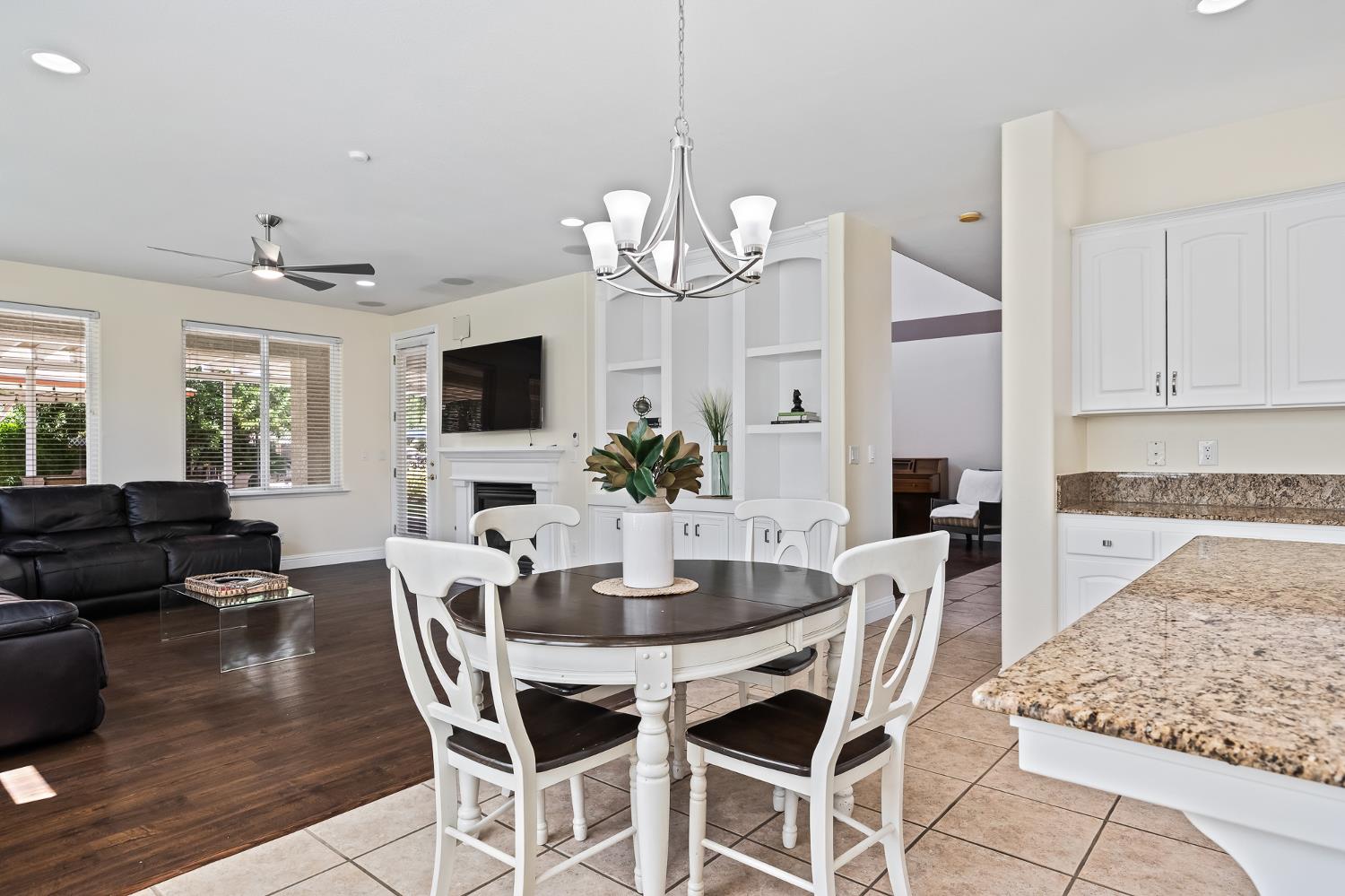 1876 N Jasmine, Clovis, CA 93619