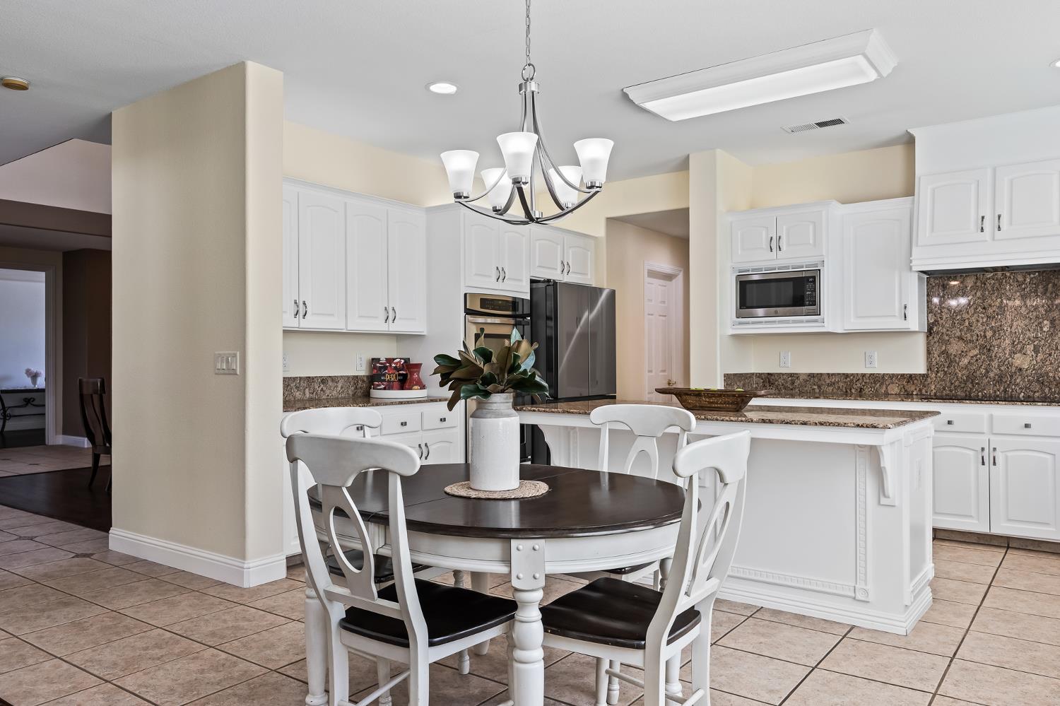 1876 N Jasmine, Clovis, CA 93619